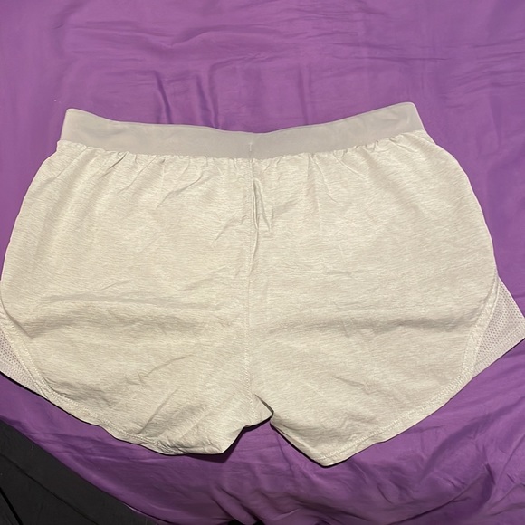 Small light grey heat gear under armor track shorts - Picture 2 of 3